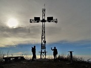 40 Al crocione anticima sud del Podona (1183 m) in controluce